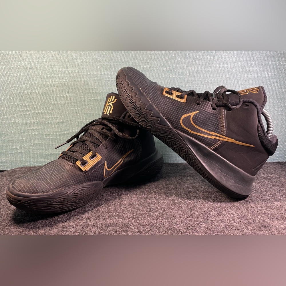 Nike Kyrie Flytrap 4 Black Metallic Gold Sneakers Size 7.5